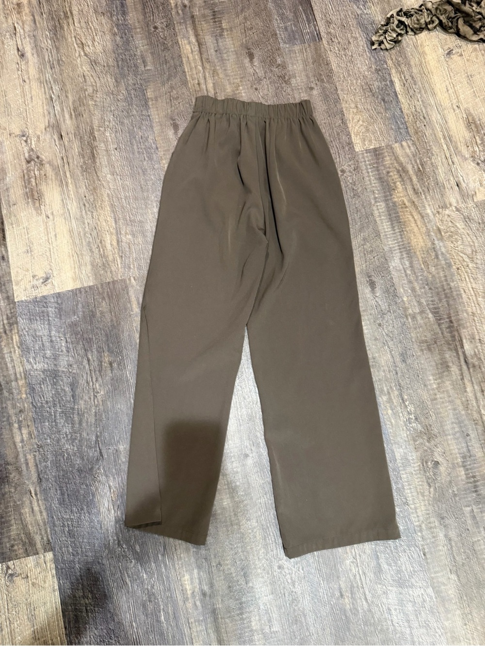 Relaxed Elastic-Waist Women's Trousers — Brown